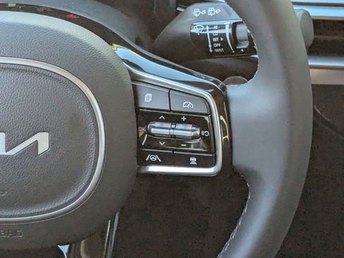 Certified 2025 Kia Sorento EX image 18