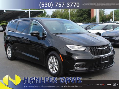 Used 2024 Chrysler Pacifica Touring-L image 5