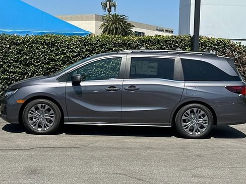 New 2026 Honda Odyssey Touring image 7
