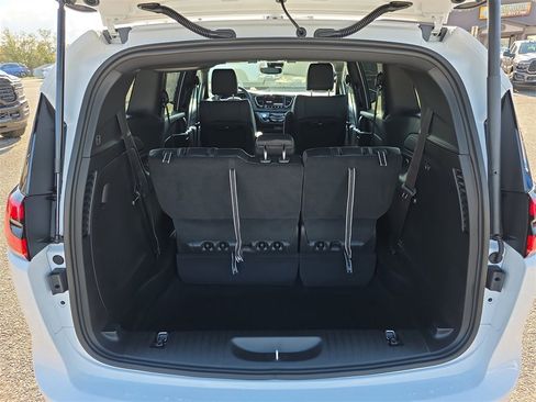 New 2026 Chrysler Pacifica Select image 34