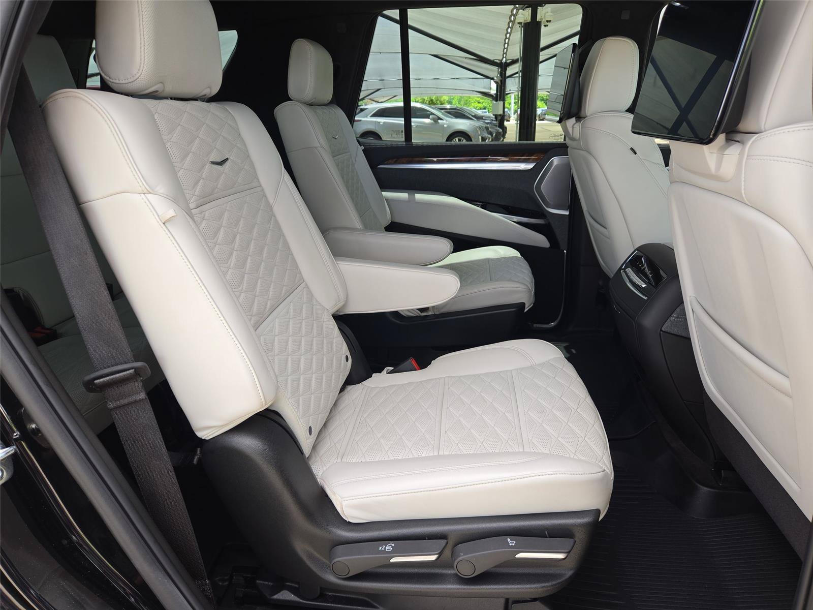 Certified 2026 Cadillac Escalade Platinum Sport w/ LPO, Floor Liner Package AWD/4WD image 30
