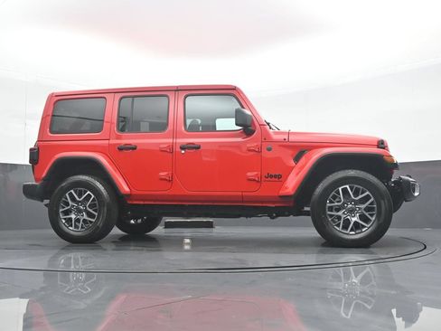 Used 2025 Jeep Wrangler Unlimited Sahara AWD/4WD image 31