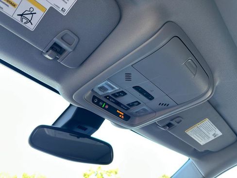 Used 2021 Chevrolet Equinox Premier image 20