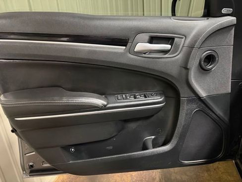 Used 2018 Chrysler 300 S AWD/4WD image 12