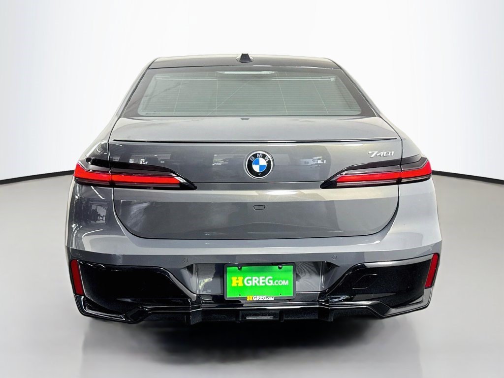 Used 2026 BMW 740i w/ Premium Package RWD image 8