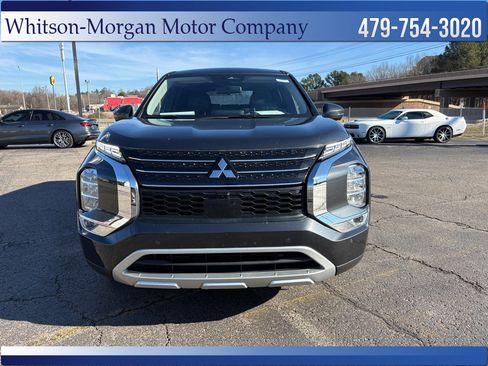 Used 2024 Mitsubishi Outlander FWD image 2