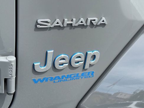 Used 2021 Jeep Wrangler Unlimited Sahara AWD/4WD image 8