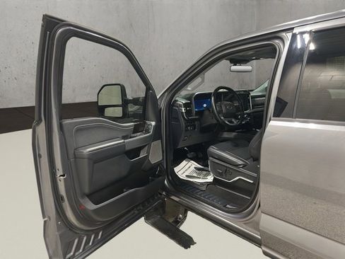 Used 2024 Ford F350 Lariat w/ Black Appearance Package image 9