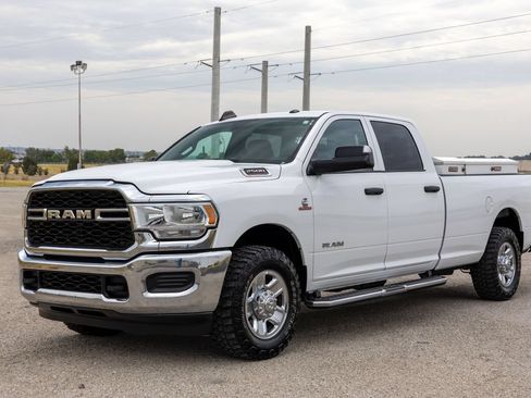 Used 2022 RAM 2500 Tradesman w/ Chrome Appearance Group RWD image 3