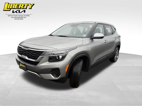 Used 2023 Kia Seltos LX image 3