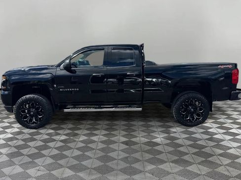 Used 2017 Chevrolet Silverado 1500 Custom w/ Custom Convenience Package AWD/4WD image 8