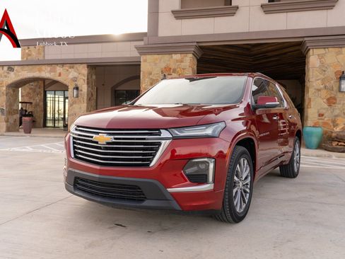 Used 2022 Chevrolet Traverse Premier image 1