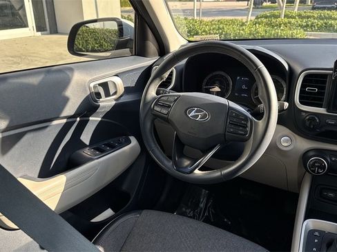 Used 2022 Hyundai Venue Limited image 22