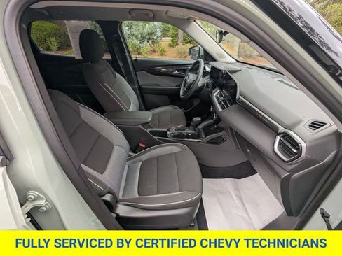 Used 2025 Chevrolet TrailBlazer LT AWD/4WD image 17