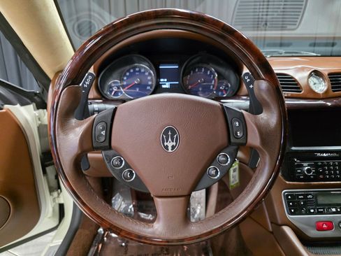 Used 2013 Maserati GranTurismo Sport image 21