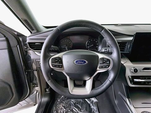 Used 2024 Ford Explorer XLT w/ Equipment Group 202A AWD/4WD image 31