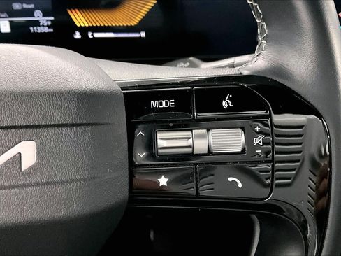 Used 2026 Kia Sorento LX FWD image 24