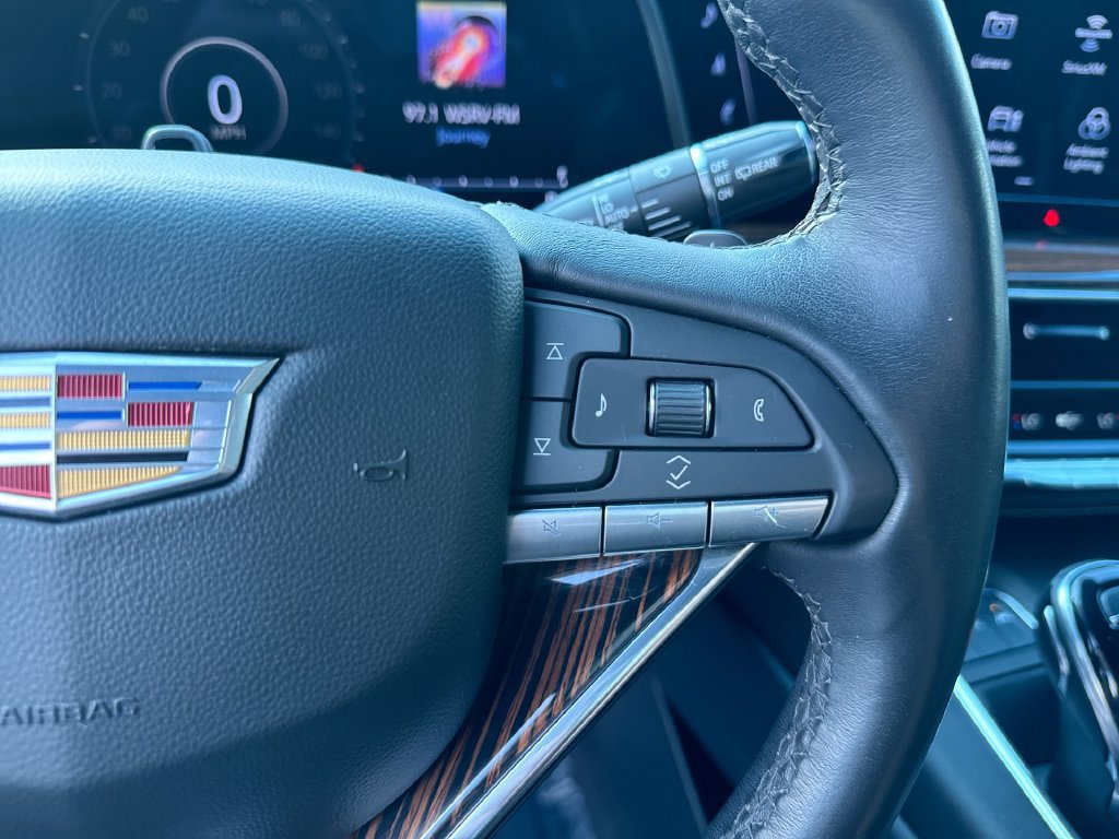 Used 2024 Cadillac Escalade Premium Luxury AWD/4WD image 18