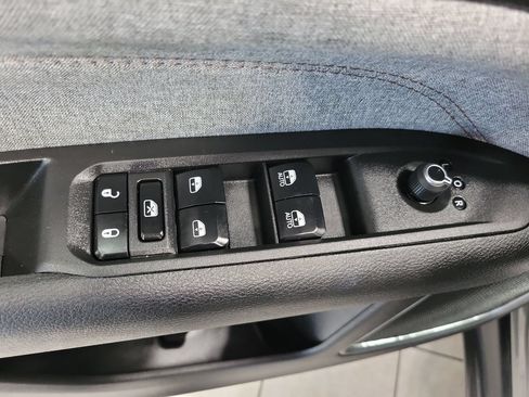 Certified 2023 Jeep Compass Latitude AWD/4WD image 33