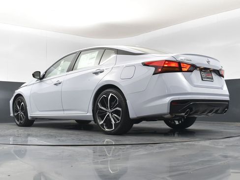 New 2025 Nissan Altima 2.5 SR image 40