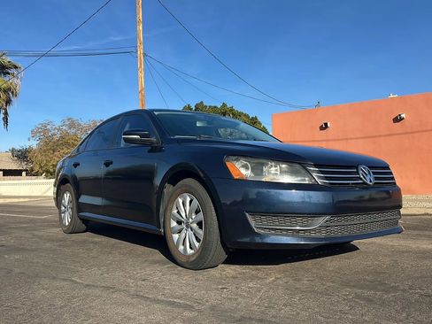 Used 2015 Volkswagen Passat 1.8T S image 2