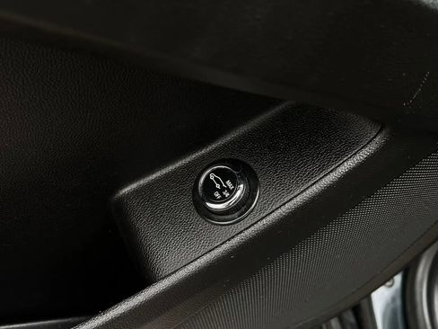 Used 2020 Chevrolet Traverse LT w/ Driver Confidence II Package image 16