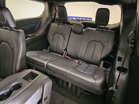 New 2026 Chrysler Pacifica Select image 36