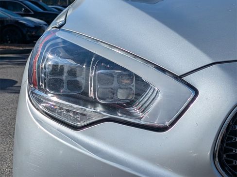 Used 2017 Kia K900 Luxury image 28