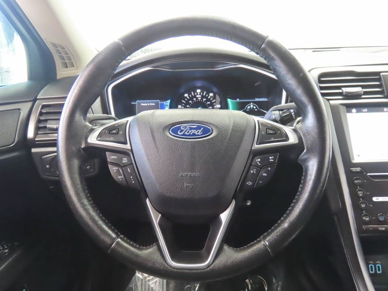 Used 2019 Ford Fusion Energi Titanium FWD image 11