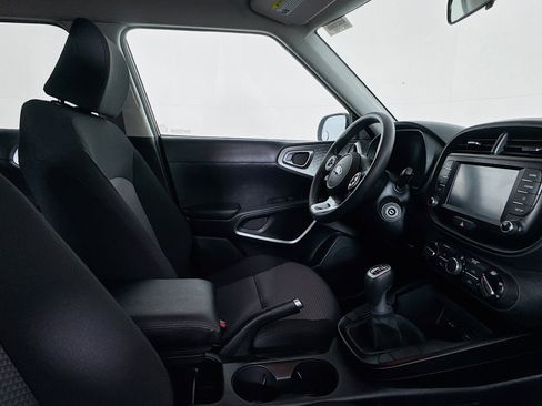 Used 2021 Kia Soul LX image 27