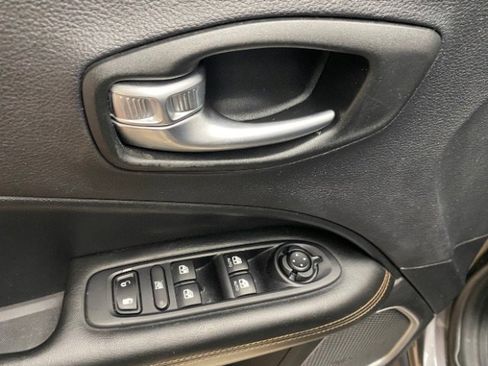 Used 2019 Jeep Compass Limited AWD/4WD image 6