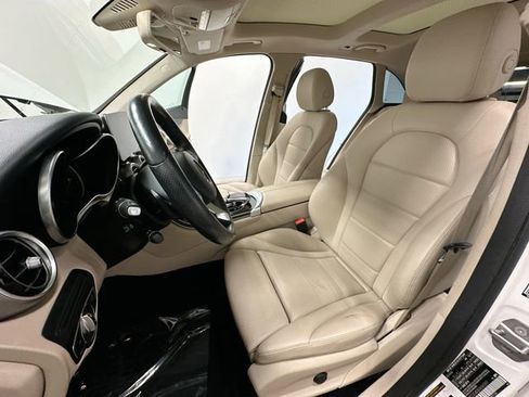 Used 2018 Mercedes-Benz GLC 300 4MATIC image 18
