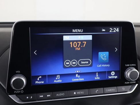 Used 2025 Nissan Sentra SV FWD image 32