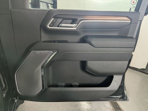 Used 2025 GMC Sierra 2500 Denali w/ Technology Package AWD/4WD image 28