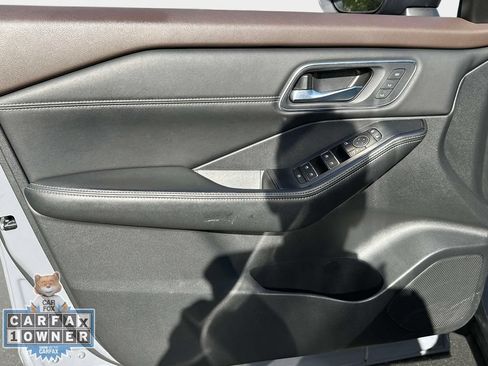Used 2023 Nissan Rogue Platinum w/ Platinum Premium Package AWD/4WD image 16