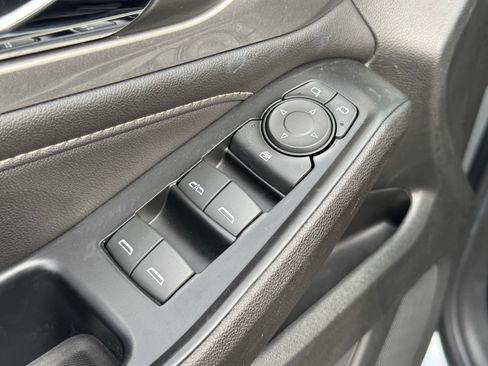 Used 2023 Chevrolet Traverse LT image 24