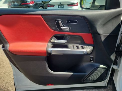 Used 2021 Mercedes-Benz GLB 250 image 16