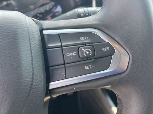 Used 2024 Jeep Compass Latitude image 17