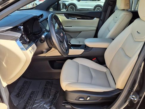 Used 2019 Cadillac XT5 FWD image 19