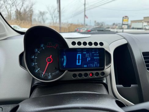 Used 2016 Chevrolet Sonic LT w/ Fun and Sun Package image 12