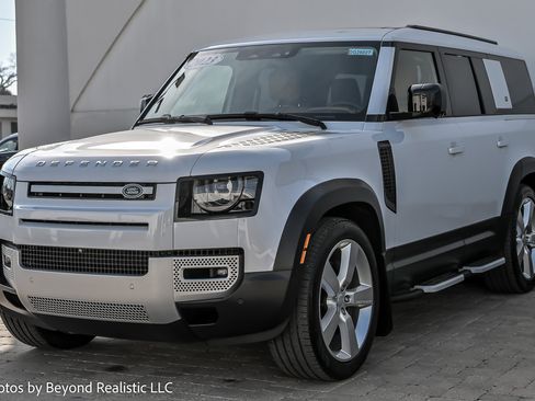 Used 2023 Land Rover Defender 130 SE image 3