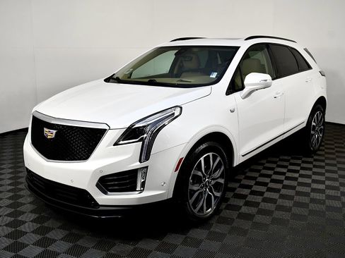 Used 2021 Cadillac XT5 Sportv w/ Platinum Package image 2