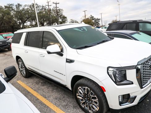 Used 2023 GMC Yukon XL Denali Ultimate image 7