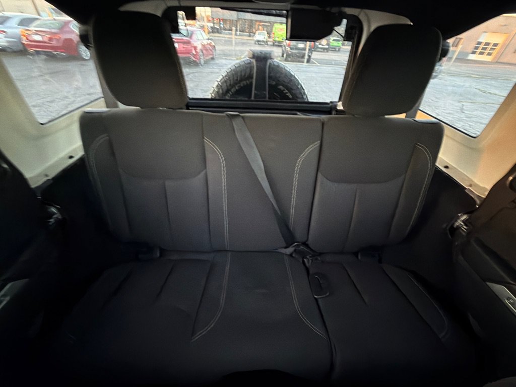 Used 2018 Jeep Wrangler Unlimited Sahara AWD/4WD image 27