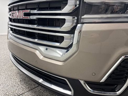 Used 2023 GMC Acadia SLE w/ Driver Convenience Package image 18