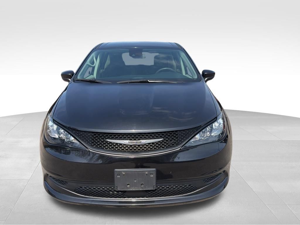 Used 2023 Chrysler Voyager LX FWD image 9