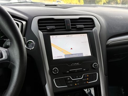 Used 2020 Ford Fusion SE FWD image 30