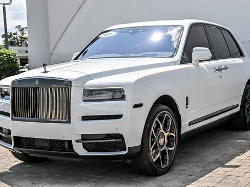 Used 2023 Rolls-Royce Cullinan Black Badge AWD/4WD image 5