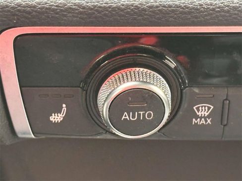 Used 2022 Audi Q3 2.0T Premium image 29