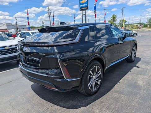 Used 2024 Cadillac Lyriq Luxury AWD/4WD image 5